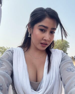 Sofia Ansari Instagram - Tu hain to main hu 👩🏻