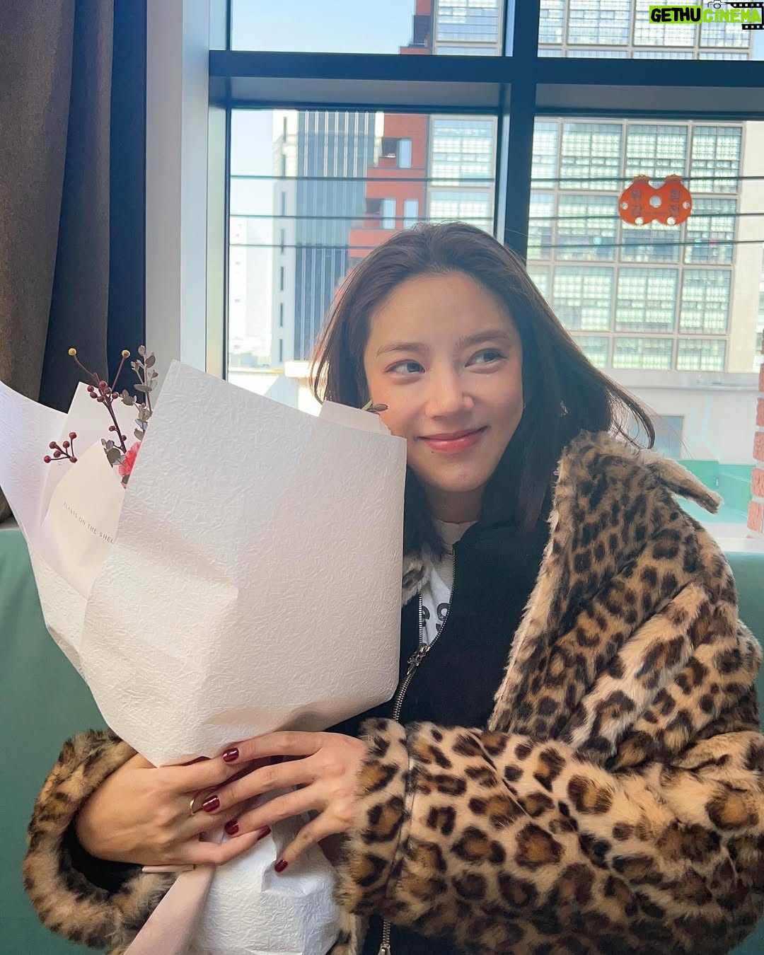 Son Dam-bi - 5K Likes - 따봉아 넌 복도 많지👶🏻
임신한 저를 위해 꽃까지 감동이에용 @ikaywoo 🙏
발렌타인데이 세트 메뉴까지
완벽했던 일요일 브런치
너무 감사해요 행복해요🥰🫶