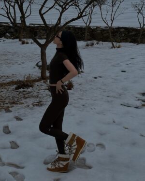 Son Na-eun Instagram - 🤎❄️