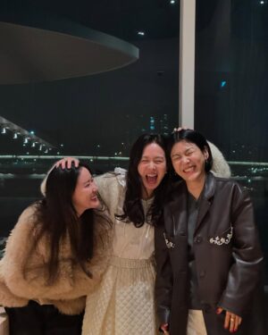 Son Ye-jin Instagram - 🩷❤️🧡💛💜💙🩵💚