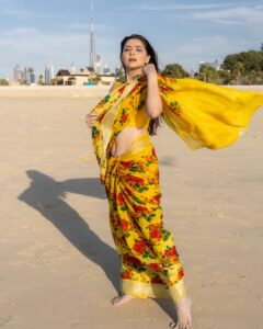 Actress Sonalee Kulkarni HD Photos and Wallpapers February 2025