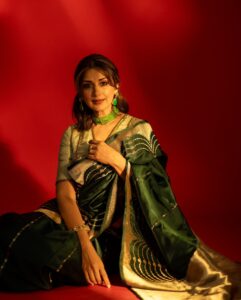 Actress Sonali Bendre HD Photos and Wallpapers January 2025