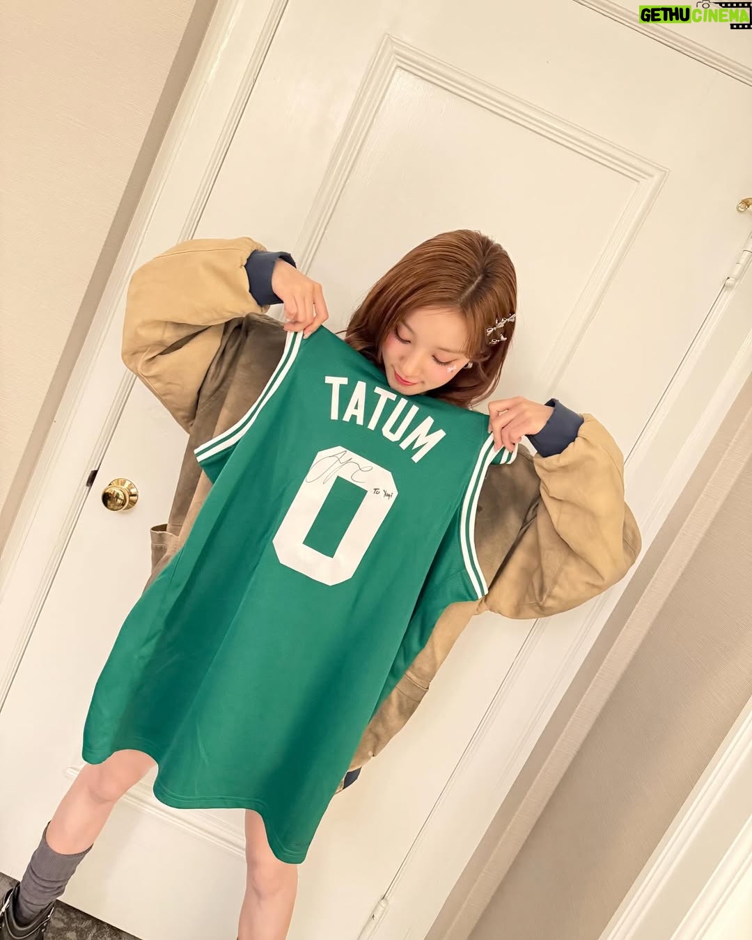 Song Yuqi - 1.5 Million Likes - My all-star journey!!!! Still can’t believe I was there to watch those amazing shows🥹 Huge respect to all the players who gave us a show filled with passion, skills, and unforgettable moments. Hope everyone can be healthy!! My best wishes!!
Again.Really appreciate it!Thank you for inviting me😊