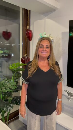 Sonia Fried Instagram - Un mensaje para todos ustedes! Que sea un gran 2025 y disfruten junto sus familias 😃🎆🎇2️⃣0️⃣2️⃣5️⃣ #añonuevo