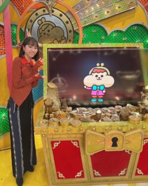 Sora Tamaki Instagram - 💰

今日のカネオくんもご覧いただき
ありがとうございました！
今回は、2025年新春“お金のヒミツ”SPでした。

ゲームセンターや令和ギャルなど、流行りをたくさん知れて勉強になりました🌟

衣装　@_vacancy_official

#有吉のお金発見突撃カネオくん 
#田牧そら