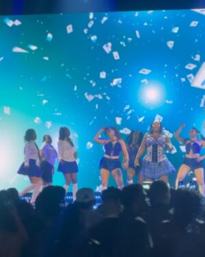 Spice Instagram - @puma.uk pulled up with a truck of sneakers for my dancers and I to perform @moboawards ………… Enjoy this slide with clips of my performance #HellNo & #SoMiLikeIt  one old classic and one New song , which slide is your favorite ?………. Big up my entire team @halo73official @tiannahsplacempire @segun_wealth @glowbyaba @skjcontent @1portiaclarke @smila1take @caviarstudiosltd @rage_ghr