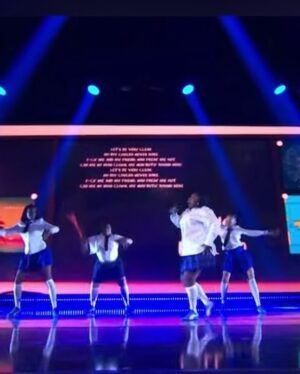 Spice Instagram - @puma.uk pulled up with a truck of sneakers for my dancers and I to perform @moboawards ………… Enjoy this slide with clips of my performance #HellNo & #SoMiLikeIt  one old classic and one New song , which slide is your favorite ?………. Big up my entire team @halo73official @tiannahsplacempire @segun_wealth @glowbyaba @skjcontent @1portiaclarke @smila1take @caviarstudiosltd @rage_ghr