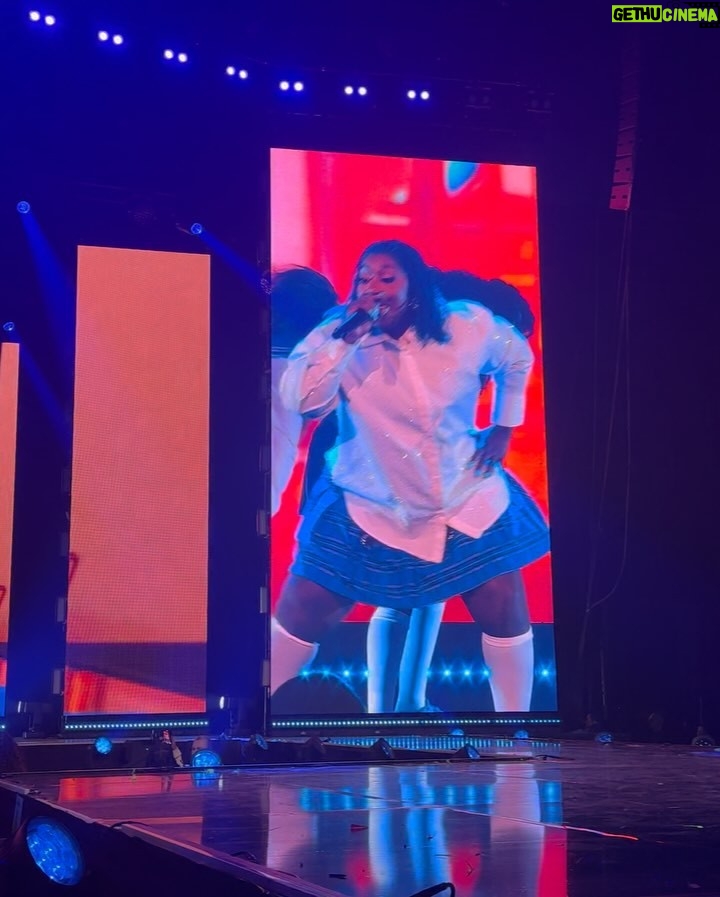 Spice - 62.4K Likes - @puma.uk pulled up with a truck of sneakers for my dancers and I to perform @moboawards ………… Enjoy this slide with clips of my performance #HellNo & #SoMiLikeIt one old classic and one New song , which slide is your favorite ?………. Big up my entire team @halo73official @tiannahsplacempire @segun_wealth @glowbyaba @skjcontent @1portiaclarke @smila1take @caviarstudiosltd @rage_ghr