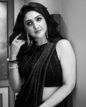 Sridevi Vijaykumar Instagram - 🖤🖤🖤🖤🖤

Outfit :@prashantikumarlabel

Jewelry: @the_jewel_gallery

Makeup :@kalaiartistry 

Hair : @ganesh_hair_architect 

Photography : @apache_karthik6

#Black #Blackmagic #blacklove
#magic #danceshow #jodiareyouready #sparkle #glitter #ownit #instafeed