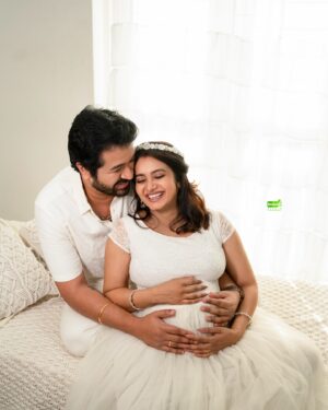 Srithika Instagram - aaryan srithika maternity shoot 🥰
.
.
photography @greenfhy_studio 
location & outfit @artista_propshop 
jewel @kabijewellery 
makeup @honeylang_makeup_artist 
.
.
#akashfz #kumbakonam #aaryanssr #srithika #meternity #love