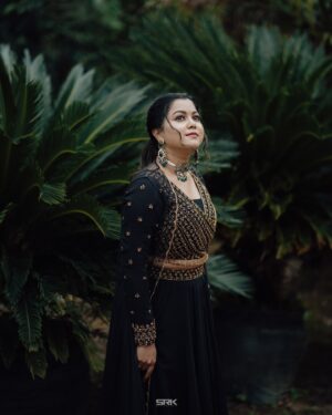 Sruthy Suresh Instagram - 🖤✨

Outfit Designed by @kukunthadesignerboutique 
MUA : @makeover_by_daniya_ 
📸: @srkfotoz 
Accessories : @kiora_bridal_jewellery