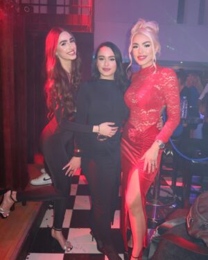 Stella Mizeraki Instagram - Σας ευχαριστώ πολύ όλους για τις ευχές σας! Ευχαριστώ πολύ και όλους εσάς που παρευρεθήκατε στο birthday party μου. 💗 Ευχαριστώ πολύ και το αγαπημένο μου @nine_club_athens που τα τελευταία χρόνια πάντα γιορτάζω εκεί τα γενέθλια μου. Love you all. 💋
P.s στολισμός και τούρτα special thanks στους @tobrou @nikosarapo_ & @mixaelamizeraki ❤️
