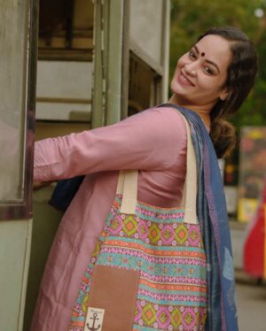 Suja Varunee Instagram - Namma oru, Namma Makkal, Azhago Azhago✍️ 
 
Life isn’t about finding yourself. Life is about creating yourself 😊 

Thank you pookara Akka ,bus stop thatha, elaneer Aiyya🙏 for inspiring me🫶

Captured by  @sk24official 
Hair- @jr_hairandmakeup_artist 
Wardrobe- @gizia_boutique 
 
#chennai #tamilnadu #people #morning #exploring #humble #enterpreneur #lifestyle #skyisthelimit #loveyourself #workhard #goodvibes #life
