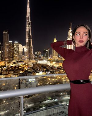 Sumaya Rida Instagram - I guess Ninho approves of my new haircut 😻🖤
Thank you @anahita.beauty.ae for creating this stunning new look 🤍 Stay tuned for all the details 💃🏻🫶🏻

..
..
أتوقع نينيو عجبته قصة شعري الجديدة 😻🖤 
شكرا. صالون @anahita.beauty.ae على النيو لوك 🤍💖
التفاصيل بشاركها قريباً 😉