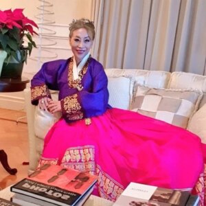 Sumi Jo Instagram - Happy Lunar New Year! 🎊 새해 복 많이 받으세요! 🧧 연휴 푹 쉬시고 행복 가득한 한 해 되세요!  좋아요와 댓글 남겨주시는 분들께는 올 한 해 제게 올 모든 복과 행운을 듬뿍 나누어 드려요! 😁  함께 웃고 즐기며, 좋은 에너지 나누는 한 해 되어요! ❤️
@sumijoisc 
Happy Lunar New Year! 
Wishing you happiness, health, and success this year. Stay blessed!

@mini_love_park #SumiJo #HappyLunarNewYear #새해 #설날 #2025 #Bless #Reels #pic #InstaGood #picoftheday #조수미 #한복 #Tradition #Share #Artist  #새해복많이받으세요 #❤️