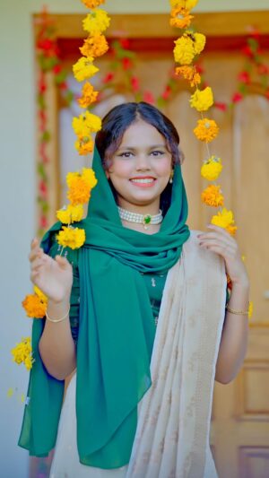 Sunaina Basheer Instagram - A festival of flowers, flavors, and smiles—welcoming the spirit of Onam.Happy Onam🌷🍃

Edit - @shinajjaleel_editor 👏