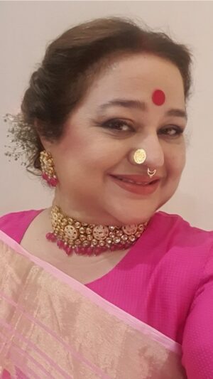 Supriya Shukla Instagram - Yunhi bana li yeh reel🙈🙈
Wanted to post my pics in saree🙈🙈
My saree love❤️..
जब समझ ना आये क्या पहनू 
तो साड़ी पहनना.. पसंद है..
हर दम.. हर बार... लगातार 😊...
साड़ी प्रेम 😊
#saree  #sareelove