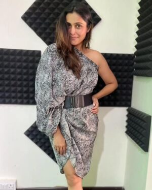 Surabhi Hande Instagram - Serving looks and positive vibes. 💃✨
.
.
.
.
.
.
.
.
.
.
.
.
.
.
.
.
.
.
.
.
.
.
.
.
.
.
.
.
.
.
 #DressUpMood
#boldandbeautiful
#ownyourstyle 
#dressupforjoy 
#looks
