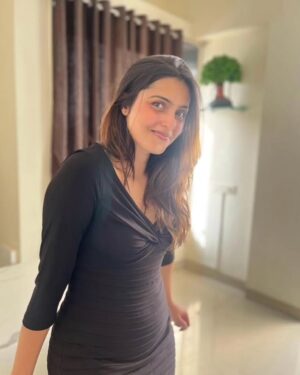 Surabhi Hande Instagram - In a world full of colors, I choose black. 

#BlackDressMagic#EleganceInBlack
#BlackDressDiaries#BoldInBlack
#blackattire