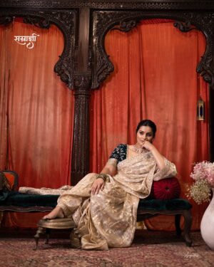 Surabhi Hande Instagram - सम्राज्ञी 🪷 | The Empress

Crowned in grace, draped in elegance

#culture #celebrity #surbhihanday #photography #marathicelebrityofficial #model #actress #vogueindia #indianfestival #joy #elegance #tradition #queen

(marathi celebrity, actress, indian festival, smile, happiness, culture, tradition, colors, photography, royal, queen)

Photography: @neilblues
Makeup: @golden_wings_art_solutions_24
Costumes & Jewellery: @panache_the_rental_boutique