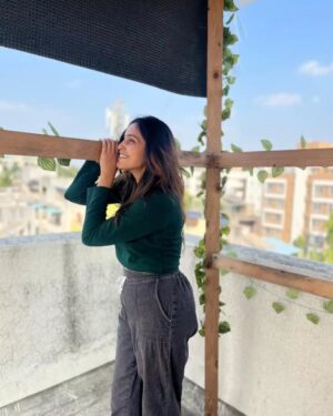 Surabhi Hande Instagram - Easy breezy Sunday feels. 🌬️🍂 

#ChillDay #SundayMood 
#sundayfunday 
#chillday 
#lazymodd
#chilvibes
#relaxationmode
#PeacefulSunday
#restandrelax
#simplejoys