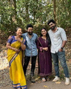 Susmitha Prabhakaran Instagram - A new journey begins ….. Are you ready to join us ,Stay tuned for something exciting 😌❤️

#panchangi #sughamodevi #exploremore #instagram #kerala #serial #flowerstagram #trend #insta