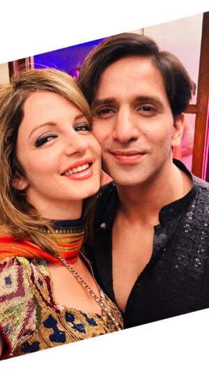 Sussanne Khan Instagram - Happy Happy Diwali.. wishing everyone all the brightest days, and hearts filled with love and prosperity…let all the world come together in peace and harmony. God bless you all.. Be the light that you want to receive ✨✨✨✨🌻🙏🏼⭐️⭐️⭐️⭐️ #diwali2022♥️♥️