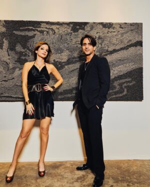 Sussanne Khan Instagram - #ChivasAlchemy an intricacy of time in luxury celebrated through couture, art, music & cuisines with @chivas_in #ChivasAlchemy #ChivasGlassware #collab #KaleidoscopeOfTime  #ChivasAlchemy2023 #sussannekhan #arslangoni