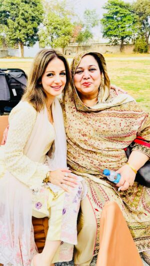 Sussanne Khan Instagram - Happy happiest birthday to the sweetest human being on the planet…may Allah always make you laugh and smile every single day with full happy heart.. love you lotssss mama @rabiagoni #mamajaan🩷☺️