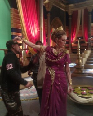 Suzanne Bernert Instagram - Today is the 10th anniversary of the first telecast of  #chakravartinashokasamrat tv series. I have posted a few pictures of what reflects the journey and am feeling blessed that fans who came to join me here on Instagram, still are here with love and support 💖😍💖 

Link of Article @siagarwal122 in my Instastory or just google
.
.
.
#suzannebernert #cas #indiantelevision #actingislife🎬 #queenhelena