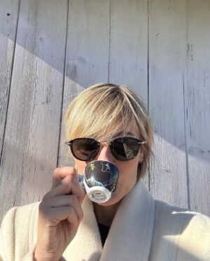 Sveva Alviti Instagram - What would life be without a good coffee.. Ready for christmas Eve. Forza e pace per tutti!! 🎄☕️
@illy_coffee #illycoffee 

Joie de vivre!