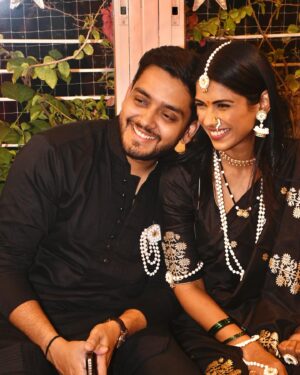 Swarda Thigale Instagram - Celebrating our first Makar Sankranti together, adorned in traditional हलव्याचे दागिने, a symbol of prosperity, love, and new beginnings. This beautiful ritual signifies the transition of the sun into Capricorn, bringing positivity and abundance into our lives. As newlyweds, wearing these ornaments and embracing this festival feels special, connecting us to our roots, culture, and each other. May our journey be as bright as the kites soaring high today! 🌞💛 #NewBeginnings #MakarSankranti #TraditionAndLove”

Thank you mumma for making these beautiful “हलव्याचे दागिने” for me & siddharth…and also for all he efforts you took for decorating the house so beautifully..i wish i could be like you even a bit but i’m learning from you hoping to grow one day like you 🥰 

Thank you Siddharth for being there for me and with me always…even if it’s to click ALLOOOOTTT of pictures 🙈 

And my entire family to be present in utter joy and happiness and bring light to every moment in my life and make the events of our lives memorable with their presence love you all….♥️ 

Super grateful for everything in my life 🥰 

Clicked by - @intelegency 📸