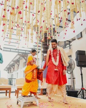 Swarda Thigale Instagram - Happy 6 months to us love @siddharth.raut 👩‍❤️‍👨

Our wedding vlogs are available on my Youtube channel do watch it and bless us in our comments section as we complete our 6 months of marriage 🥰 link is in my bio 🙏 

#wedding #wedmegood #marathi #wedmegoodmarathi #marathibride #wed #indianwedding #instagood