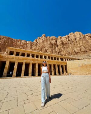 Swati Gandhi Instagram - Stepping into the past where queens ruled and legacies were built. Hatshepsut, forever an icon 👑 

[myswatitude, swati gandhi, travel Egypt, Luxor, Hatshepsut temple, travelgram, travel world, historical site, time travel, Egyptian Queen, Ancient egypt, Queen of egypt, Pharaoh, Pharaoh power]