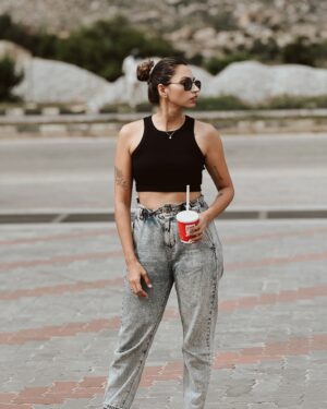 Swati Gandhi Instagram - The quiet of the road reflects the piece in my heart 🤍

[Bangalore highway, bike rides, bangalore kolar lake, bangalore influencer, traveller, traveller by heart, indian roads, bangalore blogger, travel ootd]