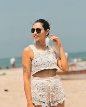 Swati Gandhi Instagram - White sand, white vibes🤍🤍
 
#myswatitude
[Goa, goa beaches, goa diaries, palm trees, tropical life, incredible india, travel goa, myswatitude, indian travel blogger, fashion blogger, lifestyle blogger]