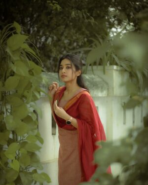 Swetha Venugopal Instagram - Vaazhgiren..saagiren..ithenna maayamo!!