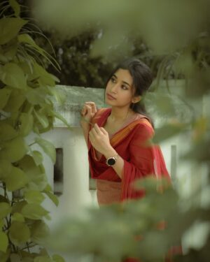 Swetha Venugopal Instagram - Vaazhgiren..saagiren..ithenna maayamo!!