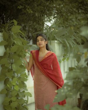 Swetha Venugopal Instagram - Vaazhgiren..saagiren..ithenna maayamo!!