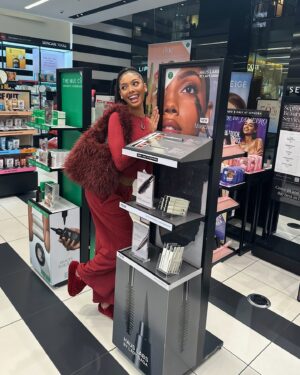 Sydney Martin Instagram - 2025 Sydney sightings🥰 @hauslabs @sephora 

#HausLabs #Sephora #beautymodel #cleanbeauty #mascara #wilheminamodels #makeupideas #cosmetics