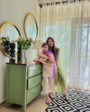 Syra Yousuf Instagram - My forever favourite ladies 🌻🌻
Eid Mubarak from us to you ✨