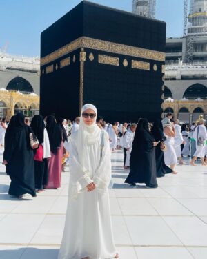 Syra Yousuf Instagram - And Makkah took my breath away 🤍