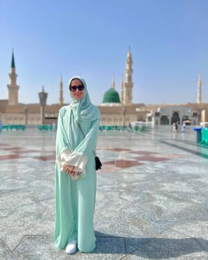 Syra Yousuf Instagram - I left my heart in Madinah ♥️
-
-
And a big heartfelt thank you to @rhkabayas for helping me out so last minute, you’re a sweetheart 🤍