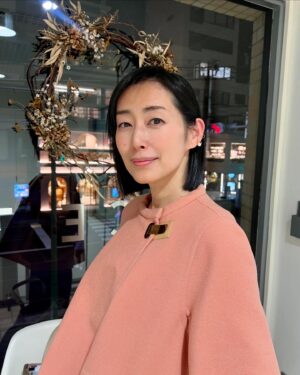 Tae Kimura Instagram - 。
髪を
切りました。

連ドラ中は
シーンを順番に
撮るわけではないので

切るタイミングが
難しいのです〜

#まどか26歳研修医やってます 

今日も
みなさん
お疲れ様でした😊
