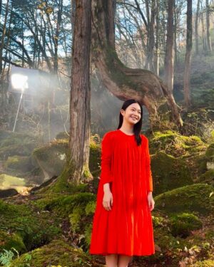 Tamaki Shiratori Instagram - ⁡
⁡
「明治ホールディングス」
オフショット🍫✨
⁡
大自然の森で流れる水の音、綺麗な景色、
おいしい空気をからだで感じながら撮影しました🌲🫧
⁡
#明治ホールディングス
#meiji
#白鳥玉季