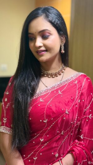 Tamanna Vyas Instagram - 𝑮𝒓𝒂𝒄𝒆 𝒊𝒔 𝒃𝒆𝒂𝒖𝒕𝒚 𝒔𝒆𝒆𝒏 𝒇𝒓𝒐𝒎 𝒉𝒆𝒂𝒓𝒕 𝒂𝒏𝒅 𝒔𝒉𝒆 𝒉𝒂𝒔 𝒈𝒐𝒕 𝒊𝒕 𝒂𝒍𝒍. 𝑻𝒂𝒎𝒂𝒏𝒏𝒂 𝑽𝒚𝒂𝒔, 𝒕𝒉𝒆 𝒘𝒐𝒎𝒂𝒏 𝒘𝒉𝒐 𝒉𝒐𝒍𝒅𝒔 𝒉𝒆𝒓 𝒃𝒆𝒂𝒖𝒕𝒚, 𝒈𝒓𝒂𝒄𝒆 𝒂𝒏𝒅 𝒆𝒍𝒆𝒈𝒂𝒏𝒄𝒆 𝒆𝒗𝒆𝒓𝒚𝒘𝒉𝒆𝒓𝒆 𝒔𝒉𝒆 𝒈𝒐𝒆𝒔...❤️