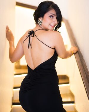 Tanishaa Mukerji Instagram - Being unapologetically me!!
.
.
📸: @sudhakar.bichali 
💄: @makeovers_by_pallavii
🤝: @beauty_makeup_artist_mahin28 
💇‍♀️: @zubeda_hairstylist
📍: @thenestbandra x @avinashnaykodi 
.
.
#photooftheday #fashion #style #stylishlook #lookbook #fashionista #fashiongram #ootd #portraitphotography #portraits #tanishaamukerji