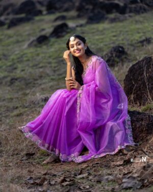 Tanvi Rao Instagram - ಕೇದಿಗೆ ಗರಿಯಂಥ ನಿನ್ನ ನೋಟ.. 🍁

Shot for, saree by @sankalpa_angadi 
Photography- @photograph_by_nv 
MUAH- @elegant_glaze 
Styling- @sahanastylediary 
Floral art- @floral_art_by_nidhi