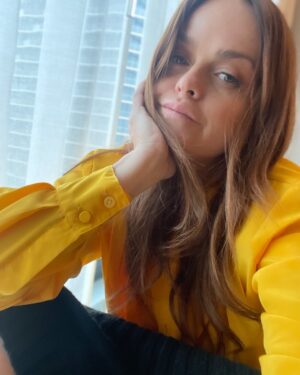 Taryn Manning Instagram - 💛⭐️✌️🍰