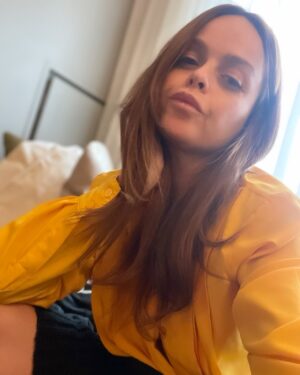 Taryn Manning Instagram - 💛⭐️✌️🍰
